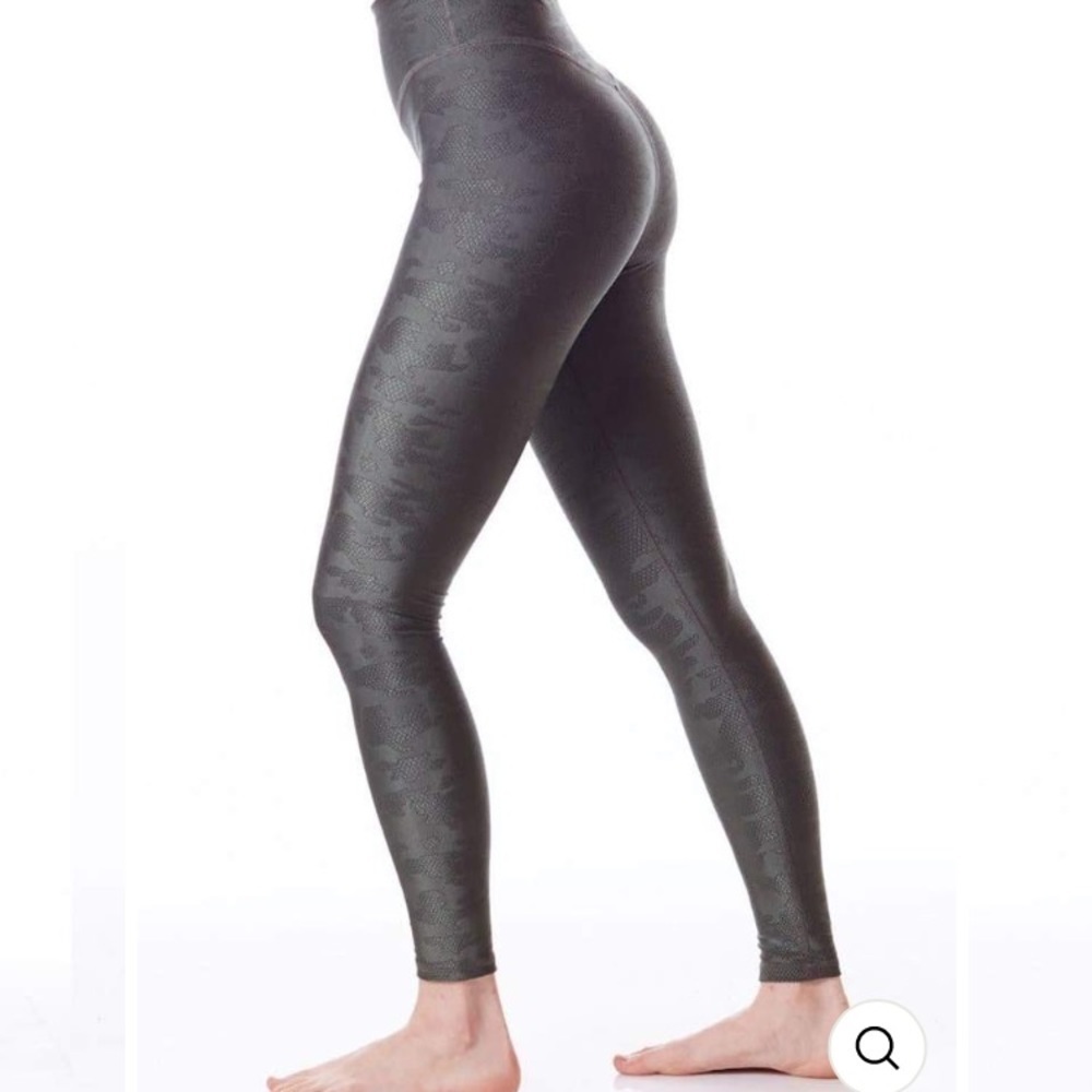 NWT Pheel Beyond Legging zz.